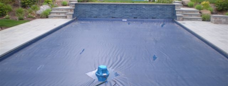 Pool Owners Should Consider an Automatic Swimming Pool Cover